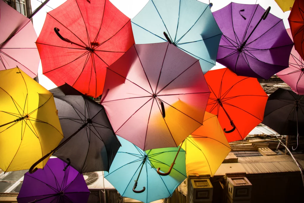 parapluies multicolores protection